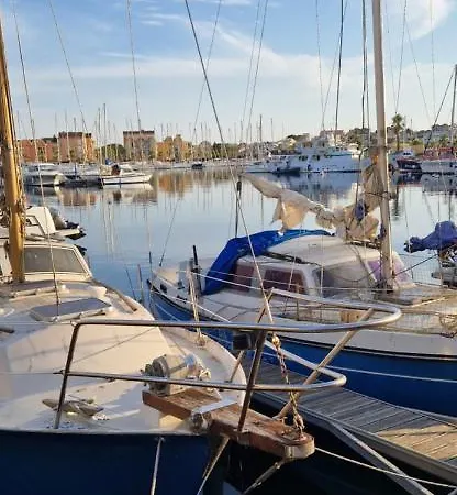 Location En Bord De A *